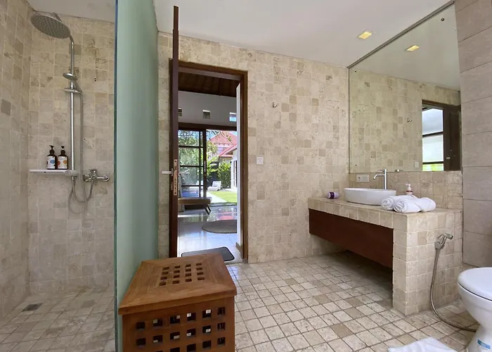 Villa Spacious In Petitenget Location