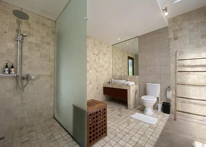 Spacious In Petitenget Location Villa *
