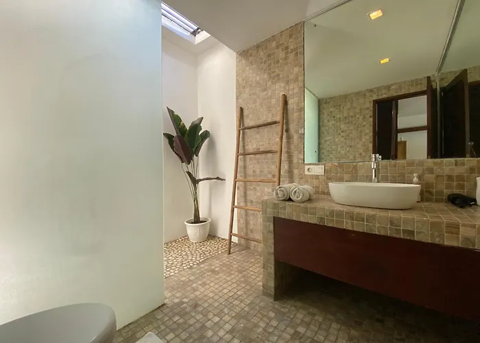 Villa Spacious In Petitenget Location *